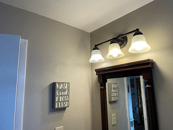 3rd image of 140 Lacrosse St #4