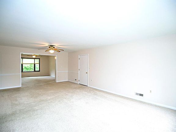 4th image of 919 Indianwood Dr
