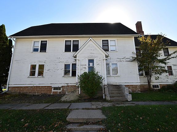 2nd image of 417 W 2nd St