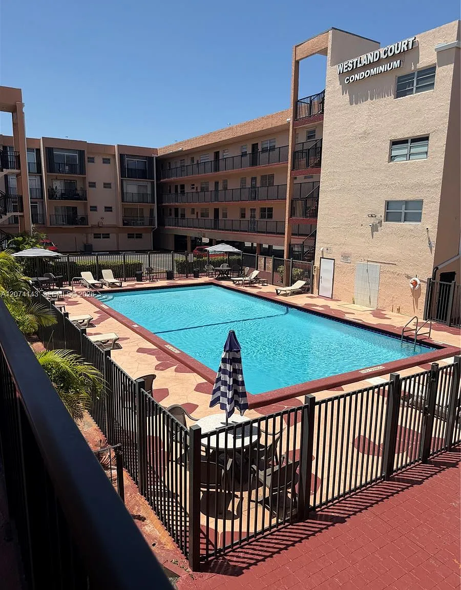 Westland Courts Condo — Photo 1