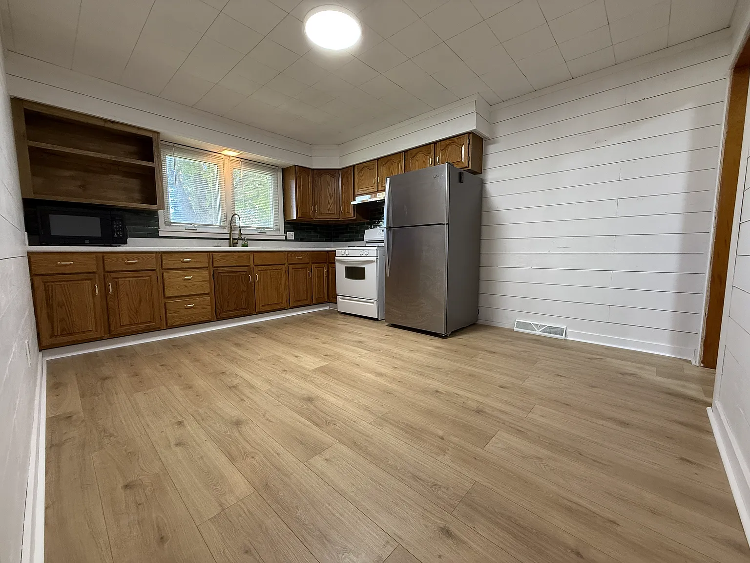2 bed, 988 sqft, $1,350 — Photo 3