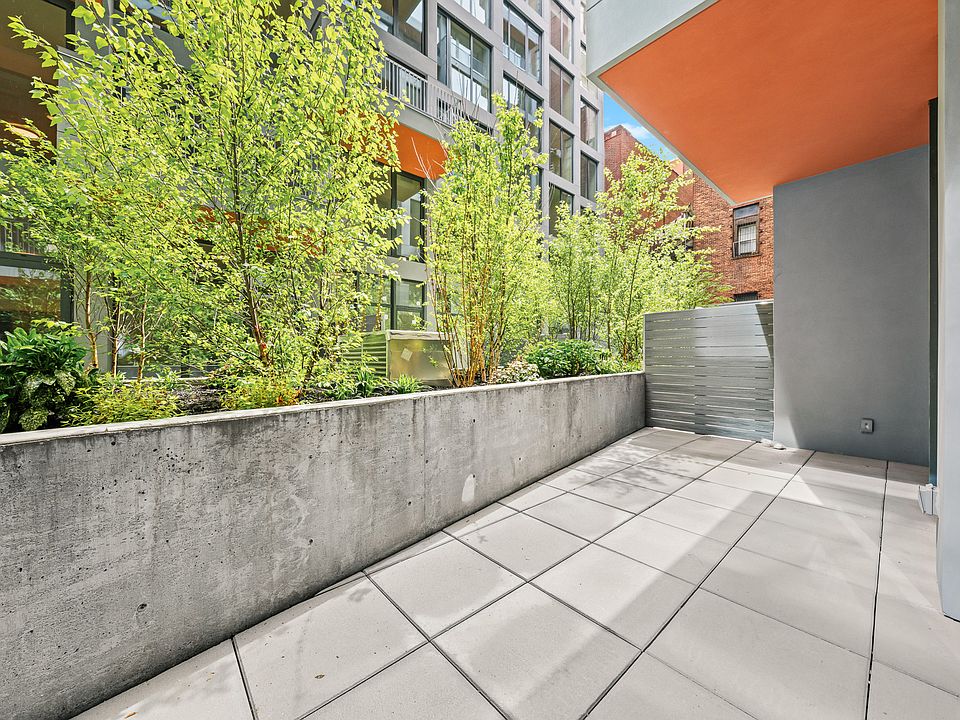 1st image of 255 Lorimer St #112