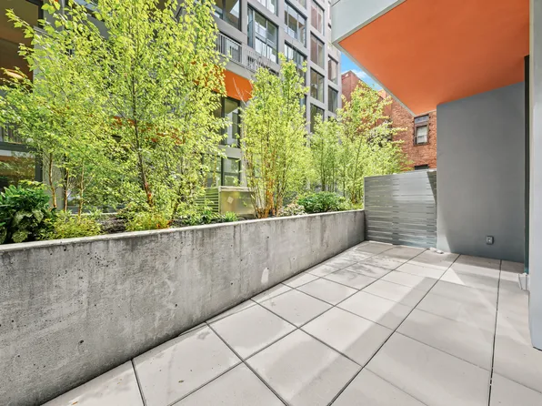 255 Lorimer Street image 1 of 23