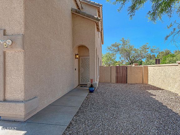 3rd image of 334 E Camino Rancho Cielo