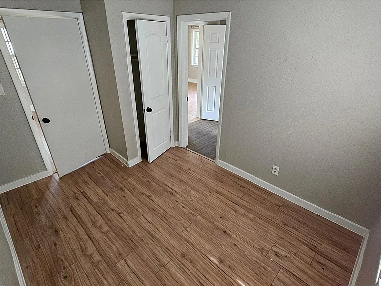 2415 Perry St — Photo 10
