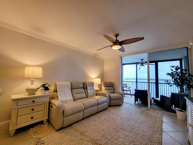 111 Lake Emerald Dr #406 — Photo 9