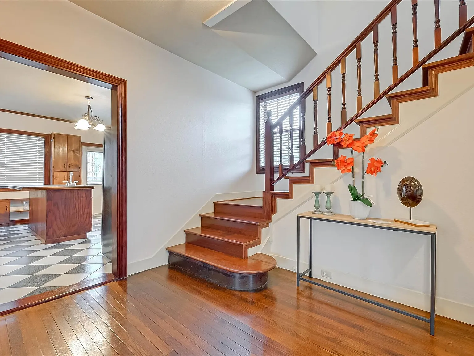 3 bed, 1.5 bath, 2214 sqft, $3,250 — Photo 3
