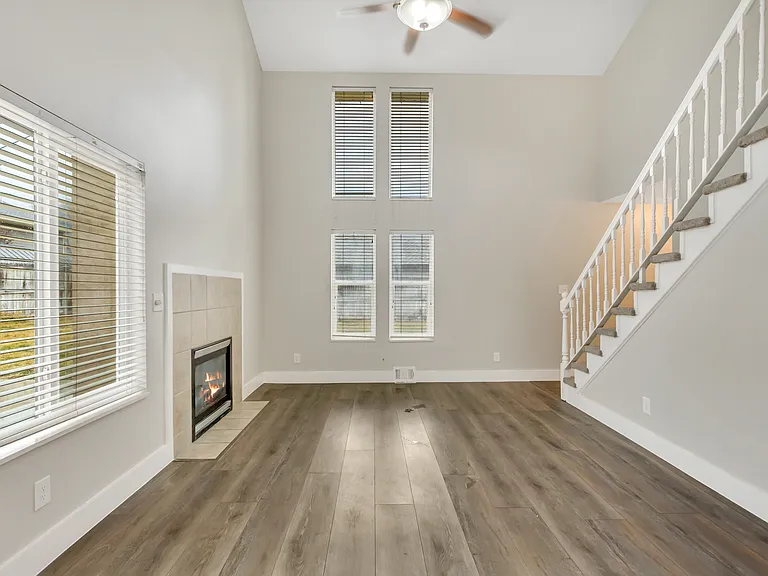 683 Seymore Dr — Photo 7