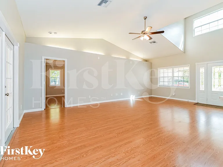 217 Greenwood Ave — Photo 4