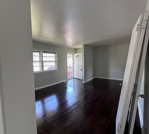 2nd image of 1306 Woodcrest Dr