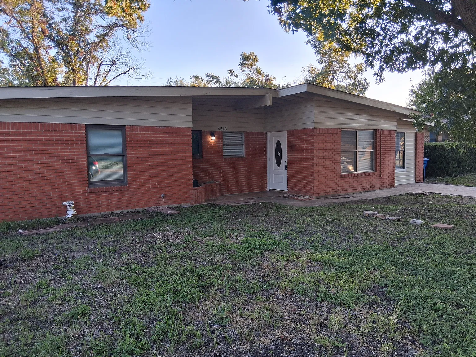 4 bed, 1400 sqft, $1,500 — Photo 1