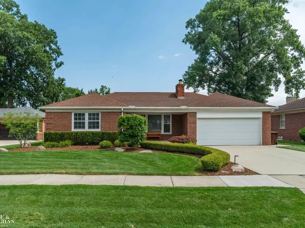 816 Hidden Ln, Grosse Pointe Woods, MI 48236