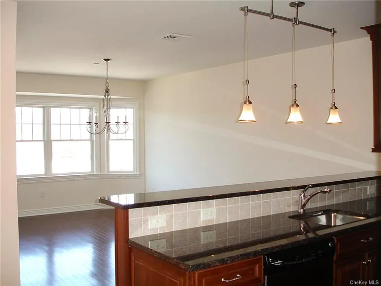 100 Sheldrake Pl #9 — Photo 2