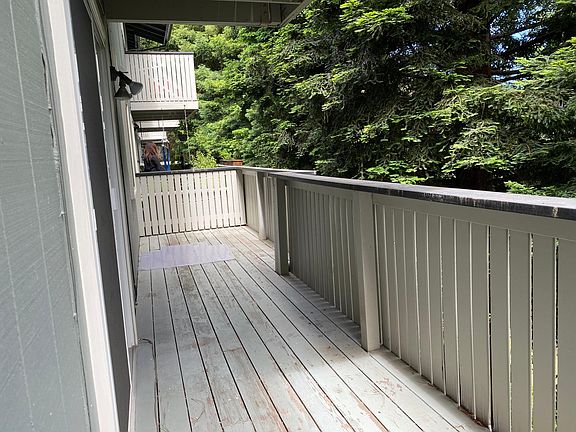 5th image of 401 Piccadilly Pl