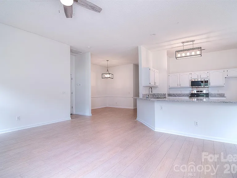 550 Carlisle Dr — Photo 23