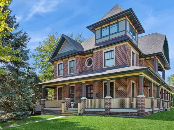 203 S Columbia St, Naperville, IL 60540