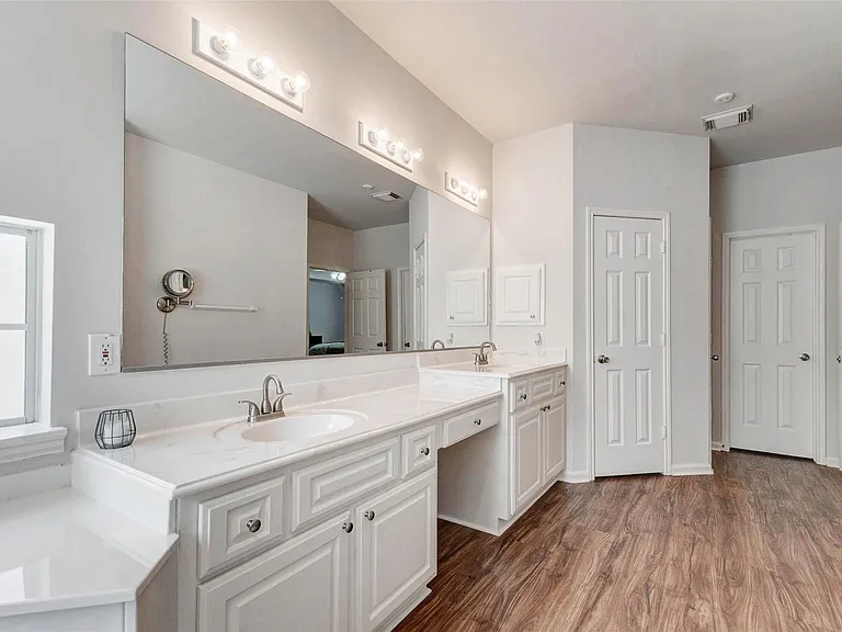 1606 Barrington Hills Ln — Photo 32