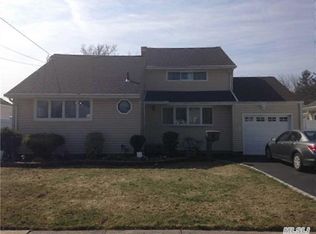 2 Cheryl Ln, North Babylon, NY 11703