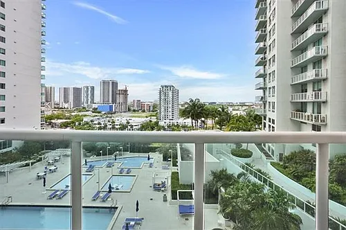 1800 N Bayshore Dr #1610 Photo 1