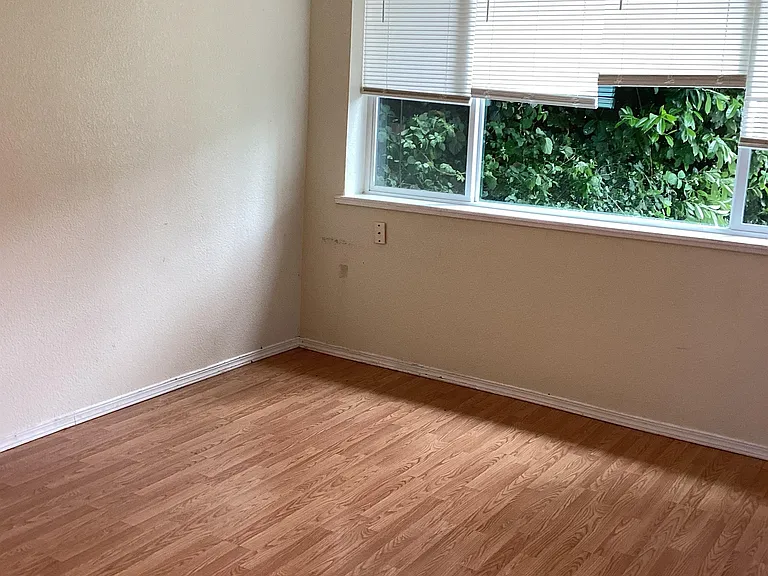 145 NE 1st St — Photo 7