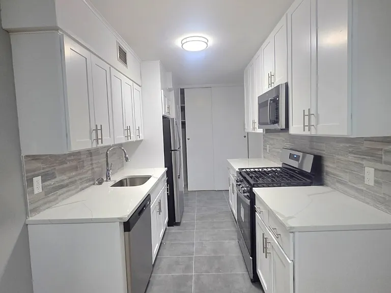 67-00 192nd St #807 — Photo 4