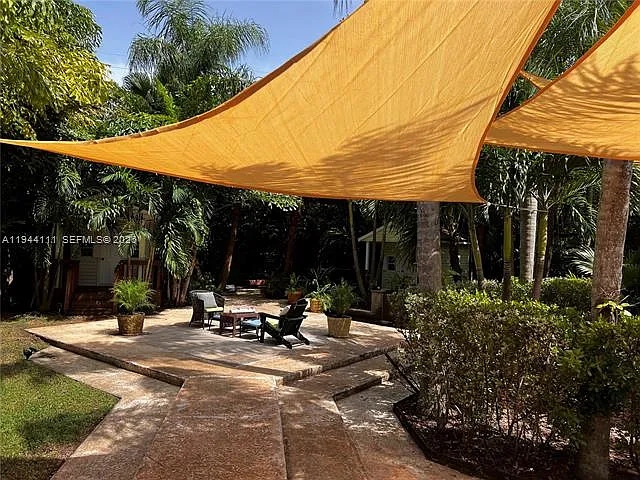 2301 S Miami Ave — Photo 43
