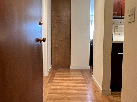 5th image of 11008 NE 68th St APT 713