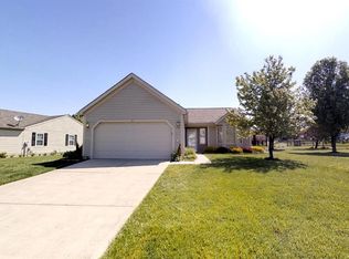 2 Lakeview Dr, Franklin, OH 45005