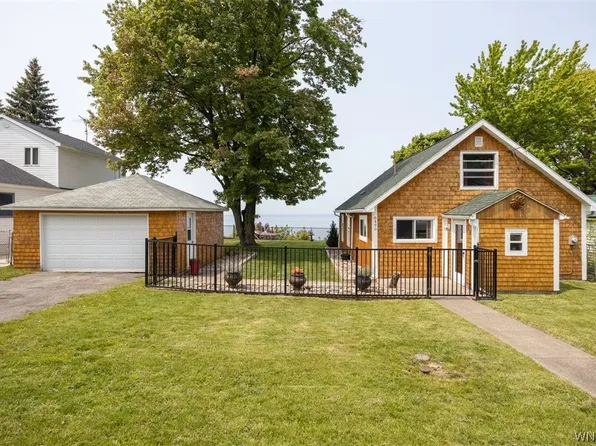 6490 Hamilton Dr, Derby, NY 14047