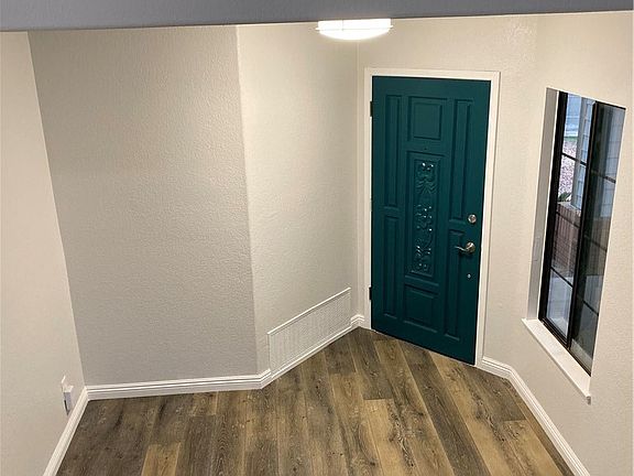 5th image of 10394 Meadow Creek Dr