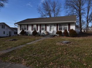 10 W 9th St, Carrollton, MO 64633