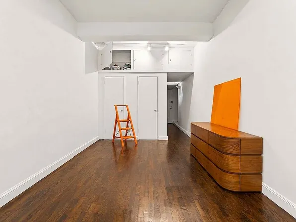 180 Thompson St, New York, NY 10012