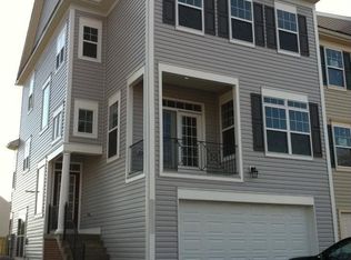 42301 Demarco Ter, Chantilly, VA 20152