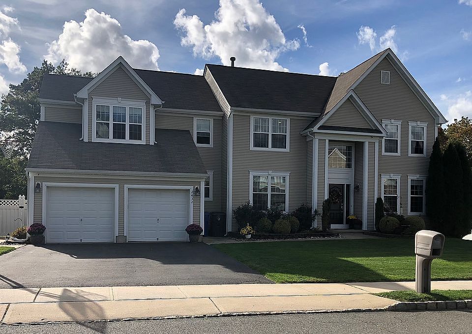 1st image of 2432 Forest Cir