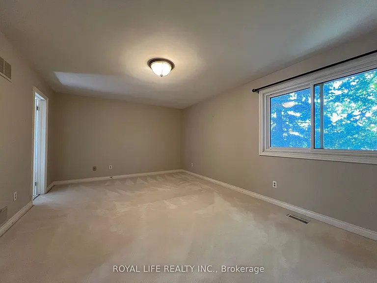 10 Saddletree Dr — Photo 32
