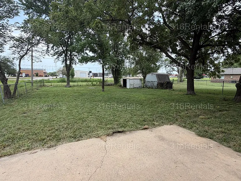 501 W Clark Ave — Photo 23