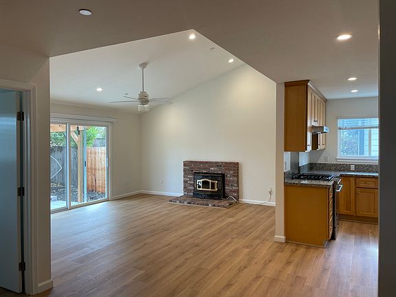 2nd image of 1576 Trellis Ln