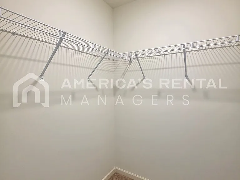 4325 Henry Rd — Photo 36