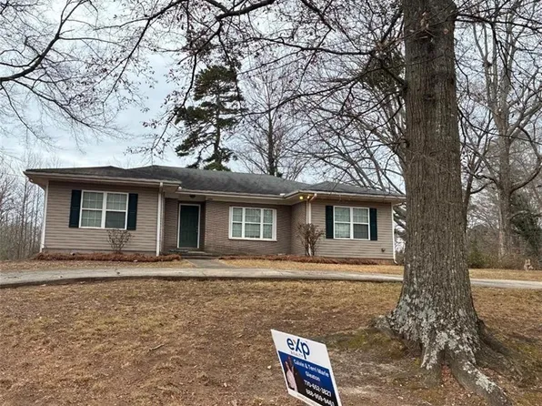 3704 Bolding Rd, Flowery Branch, GA 30542