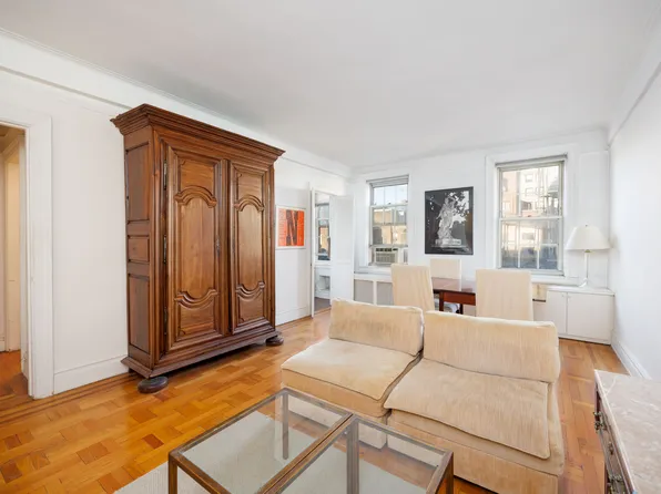 41 5th Avenue image 1 of 8