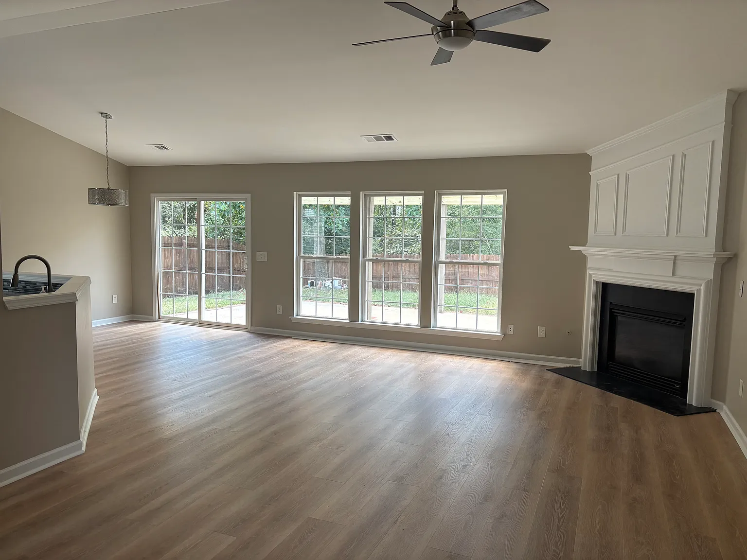 3 bed, 1968 sqft, $2,495 — Photo 4