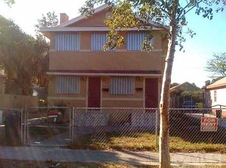 2nd image of 614 33rd St