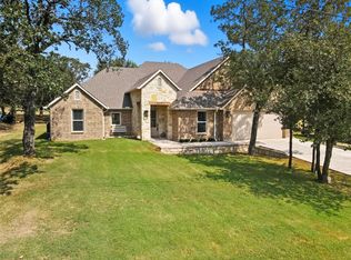 610 Doaks Dr, Runaway Bay, TX 76426