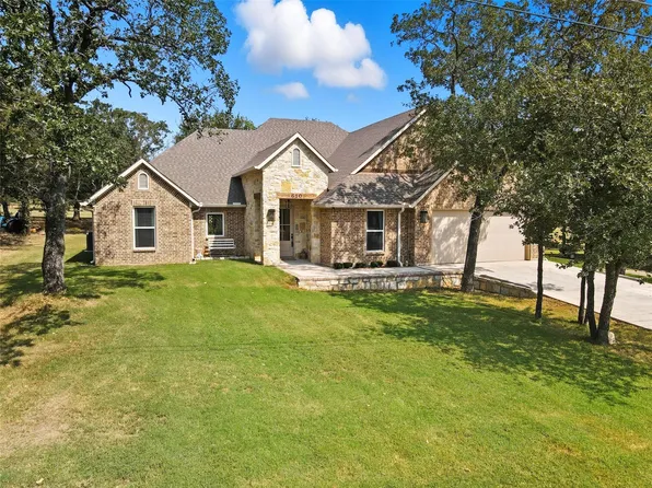 610 Doaks Dr, Runaway Bay, TX 76426