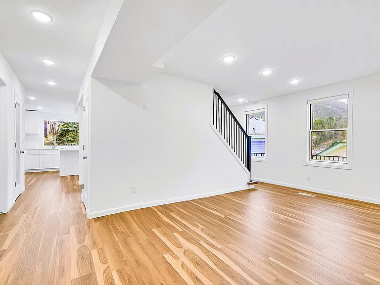 325 14th Ave — Photo 13