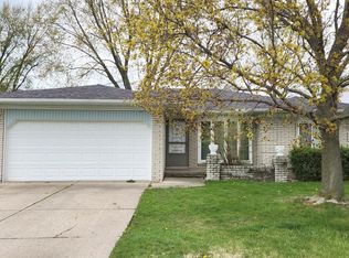 1577 Lakewood Dr, Troy, MI