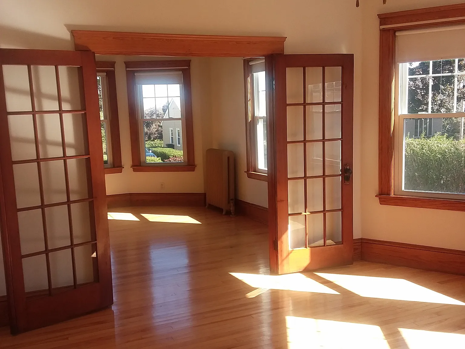 3 bed, 1300 sqft, $2,700 — Photo 3
