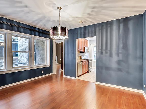 5th image of 2639 W Gunnison St APT 1B