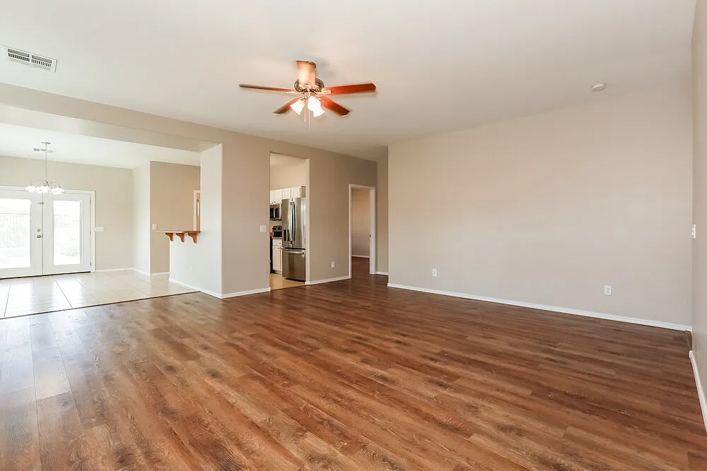 3 bed, 2.0 bath, 1631 sqft, $2,080 — Photo 3