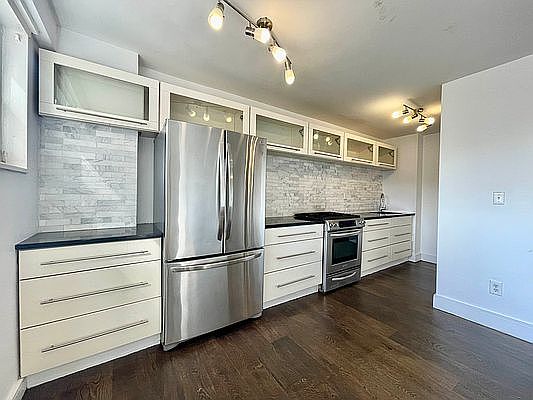 5th image of 239 E 116th St #9
